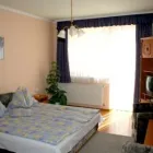 11 üzleti kép APARTMAN BELLA PANZIÓ Vendéglátás ban/ben Siófok SO