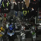 17 üzleti kép FEHÉR HOLLÓ MOTOROSBOLT - MOTORALKATRÉSZEK - MOTOROS RUHÁZAT - MOTOROS KIEGÉSZÍTŐ FELSZERELÉSEK Motorok ban/ben Szolnok JN