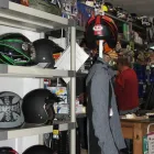 7 üzleti kép FEHÉR HOLLÓ MOTOROSBOLT - MOTORALKATRÉSZEK, MOTOROS RUHÁZAT Motorok ban/ben Szolnok JN