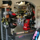 2 üzleti kép FEHÉR HOLLÓ MOTOROSBOLT - MOTORALKATRÉSZEK, MOTOROS RUHÁZAT Motorok ban/ben Szolnok JN