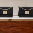 1 üzleti kép FURLA Formaruházat ban/ben Budapest PE