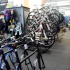 2 üzleti kép HUGO-SPORT KEREKPARBOLT Üzletek ban/ben Budapest