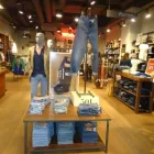 1 üzleti kép LEVI'S - CORVIN BEVÁSÁRLÓKÖZPONT Üzletek ban/ben Budapest