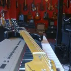 2 üzleti kép MUSICMINUTES HANGSZERBOLT Hangszerek ban/ben Budapest PE