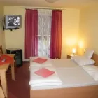 13 üzleti kép ZSÓFIA VENDÉGHÁZ PÁPA Motel, panzió ban/ben Pápa VE