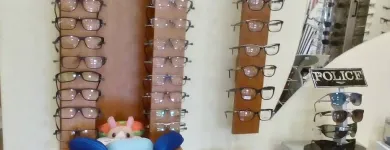 2 üzleti kép ANZSU OPTIKA Optika, optikai cikkek ban/ben Nyíregyháza SZ