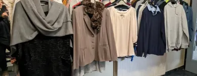 9 üzleti kép BEA-MIX HASZNÁLTRUHA ÜZLET Üzletek ban/ben Győr GS