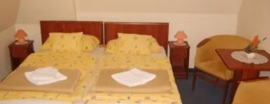 8 üzleti kép CLUB ARÉNA PIZZÉRIA &PUB ZENÉS SZÓRAKOZÓHELY Motel, panzió ban/ben Győr GS