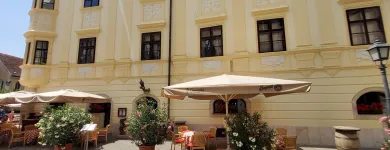 10 üzleti kép CORVINUS PIZZÉRIA ÉS PINCE ÉTTEREM Éttermek ban/ben Sopron GS