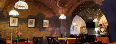 13 üzleti kép CORVINUS PIZZÉRIA ÉS PINCE ÉTTEREM Éttermek ban/ben Sopron GS