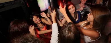 13 üzleti kép EVENINGSTAR PARTYBUS Vendéglátás ban/ben Budapest