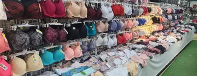 18 üzleti kép GUSZTI ÉS ERZSIKE PIACA Vegyesboltok, vegyeskereskedések ban/ben Polgárdi FE