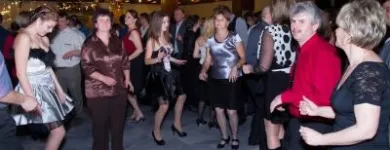 12 üzleti kép HAWAII EGYÜTTES Zeneszolgáltatás ban/ben Siófok SO