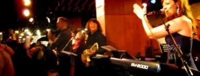 16 üzleti kép HAWAII EGYÜTTES Zeneszolgáltatás ban/ben Siófok SO