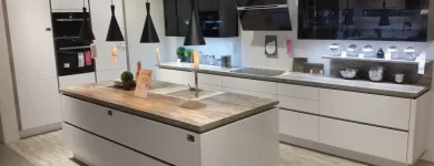 3 üzleti kép MÖMAX DEBRECEN Üzletek ban/ben Debrecen HB