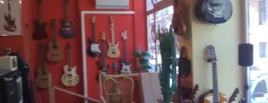 3 üzleti kép MUSICMINUTES HANGSZERBOLT Hangszerek ban/ben Budapest PE