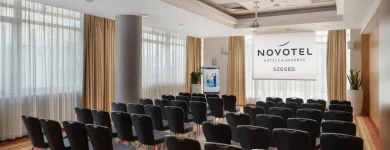 1 üzleti kép NOVOTEL SZEGED Idegenforgalom & Utazás ban/ben Szeged CS