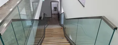 4 üzleti kép RÁBA GLAS-2004 BT. ÜVEGCENTRUM GYŐR. KÜLTÉRI ÉS BELSŐÉPÍTÉSZETI ÜVEGEZÉSEK. Üvegezés ban/ben Győr GS