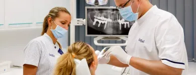 5 üzleti kép SOLYDENT FOGORVOSI RENDELŐ ZUBNÁ KLINIKA, ZUBÁR, ZUBNÍ LEKÁR;ZUBNÁ AMBULANCIA, GYŐR. Orvosok fogorvosok ban/ben Győr GS