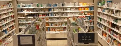 2 üzleti kép SZÉNA TÉR PATIKA FITOTÉKA Gyógyszertár ban/ben Nagyvarad HB