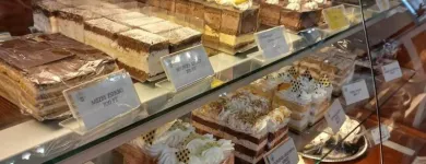 2 üzleti kép SZENT LŐRINC CONFECTIONERY Cukrászdák ban/ben Eger HE