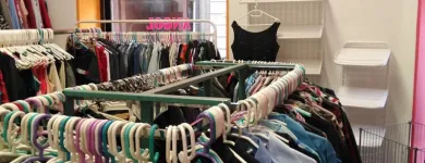 1 üzleti kép T-MODELL Üzletek ban/ben Pécs BA