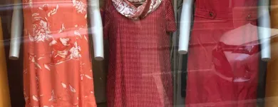 10 üzleti kép T-MODELL Üzletek ban/ben Pécs BA
