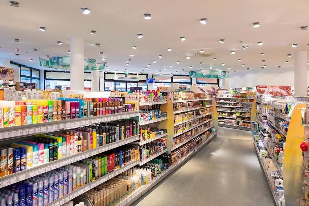 3 üzleti kép DM-DROGERIE MARKT KFT.