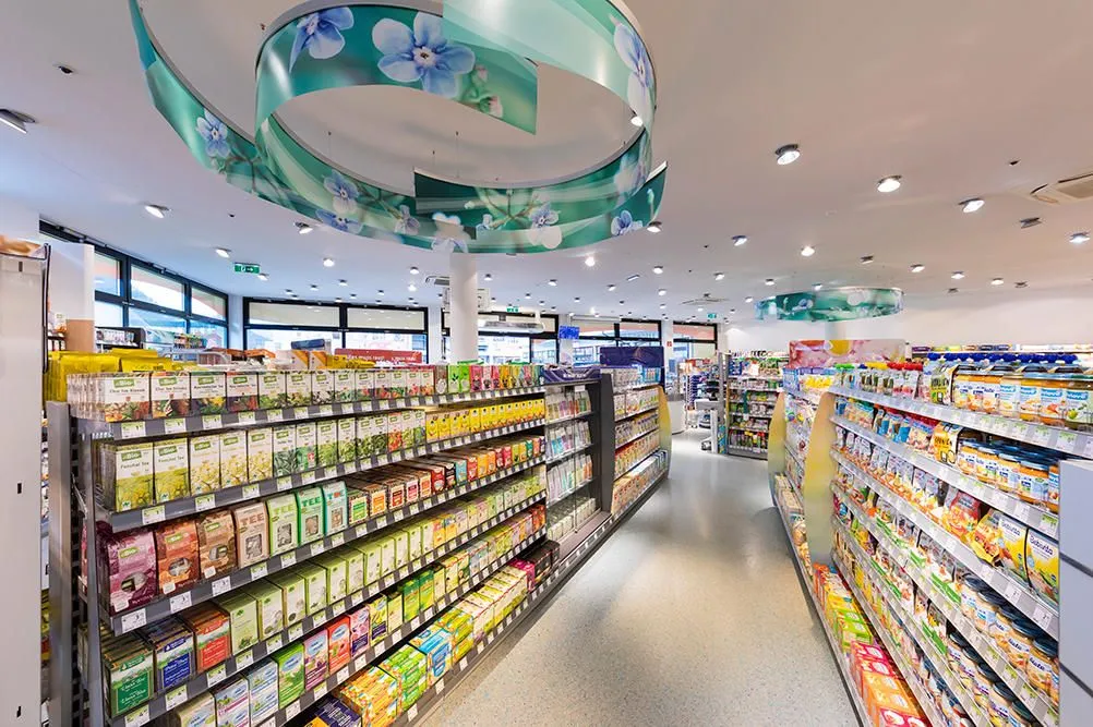 2 üzleti kép DM-DROGERIE MARKT KFT.