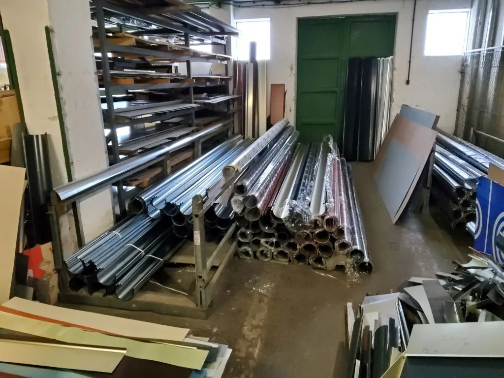 7 üzleti kép LR BÁDOG KFT. GYŐR.BÁDOGOSIPARI TERMÉKEK GYÁRTÁSA ÉS FORGALMAZÁSA.