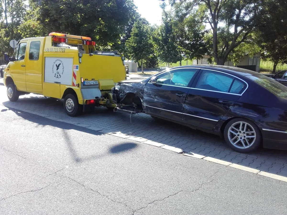 1 üzleti kép VAR-SZEK AUTÓMENTÉS