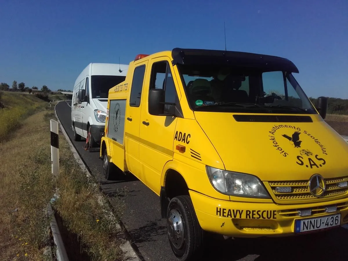 5 üzleti kép VAR-SZEK AUTÓMENTÉS