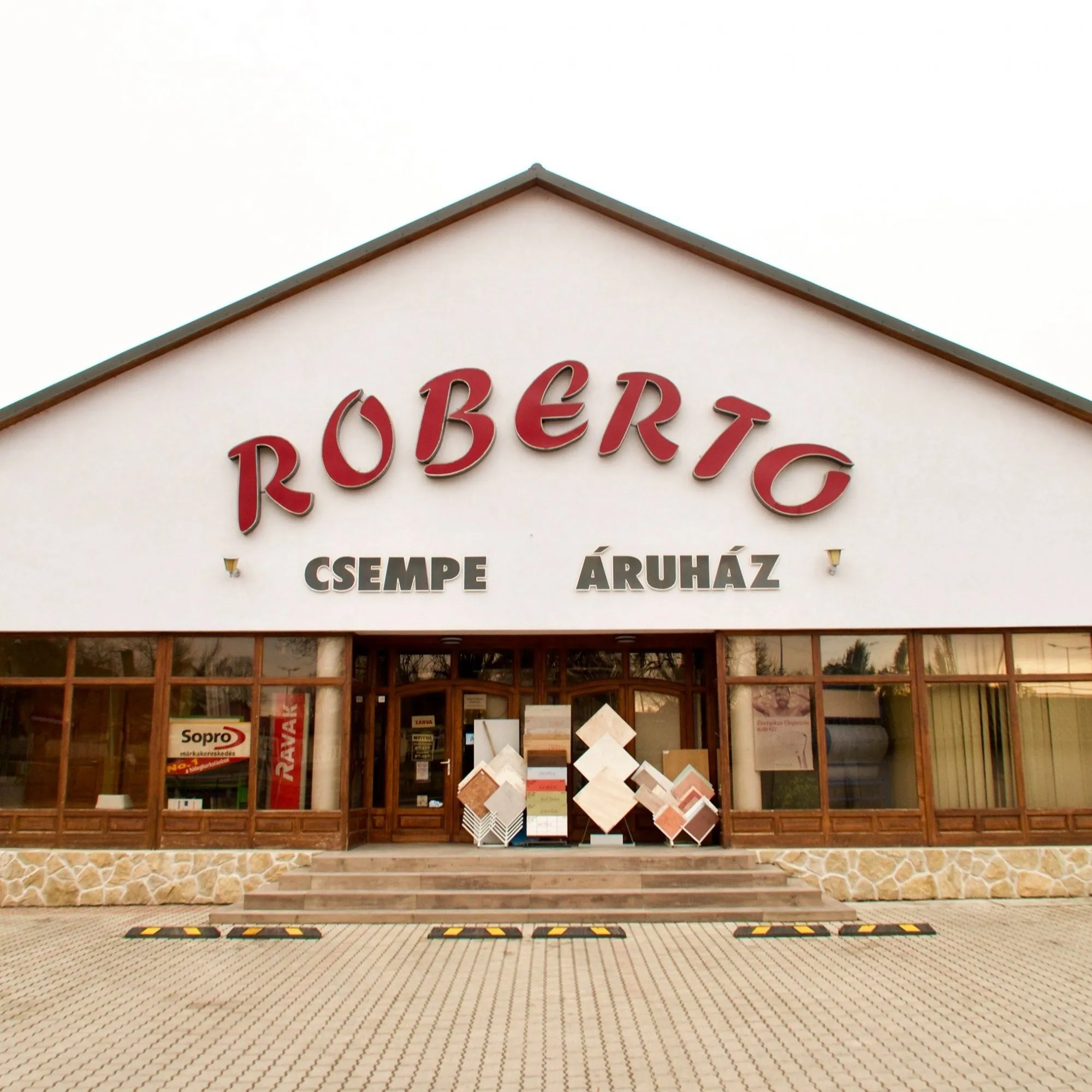 3 üzleti kép ROBERTO CSEMPE ÁRUHÁZ