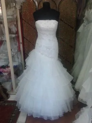 2 üzleti kép KLAUDIA ESKÜVŐI RUHASZALON