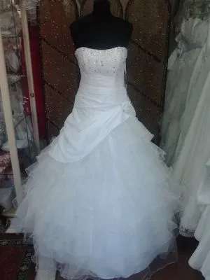 3 üzleti kép KLAUDIA ESKÜVŐI RUHASZALON