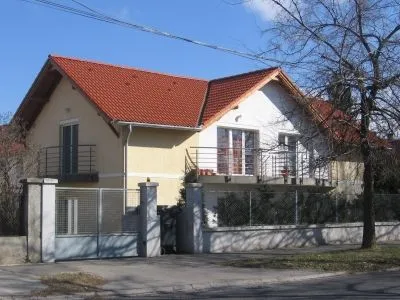 12 üzleti kép KHARISZ KFT.