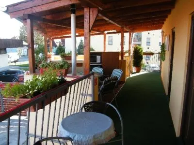 17 üzleti kép ZSÓFIA VENDÉGHÁZ PÁPA