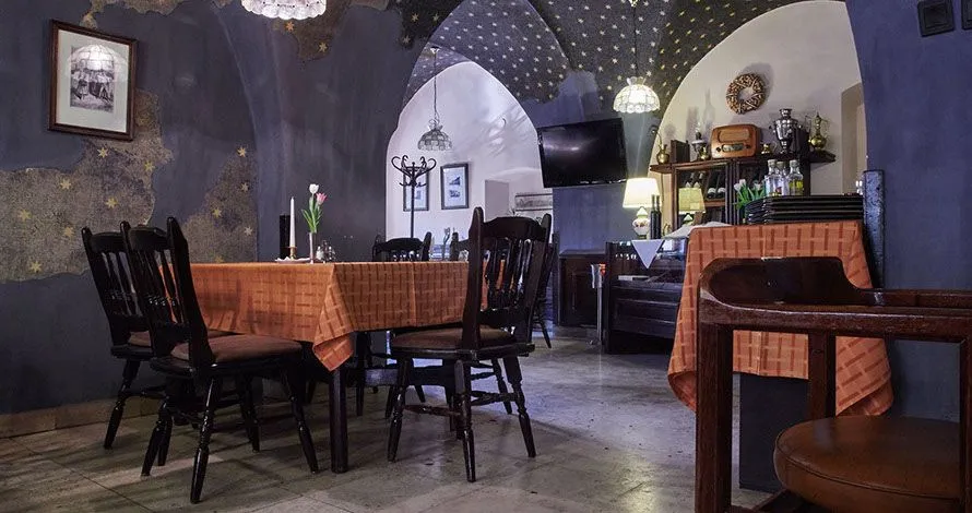2 üzleti kép CORVINUS-GENERÁLIS ÉTTEREM, PIZZÉRIA, SÖRÖZŐ