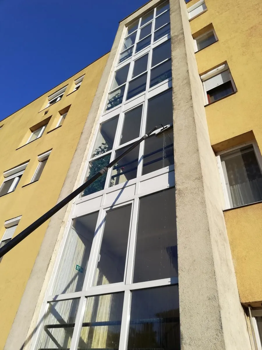 2 üzleti kép FORRAY TAKARÍTÁS