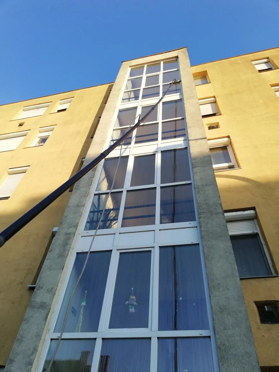 4 üzleti kép FORRAY TAKARÍTÁS