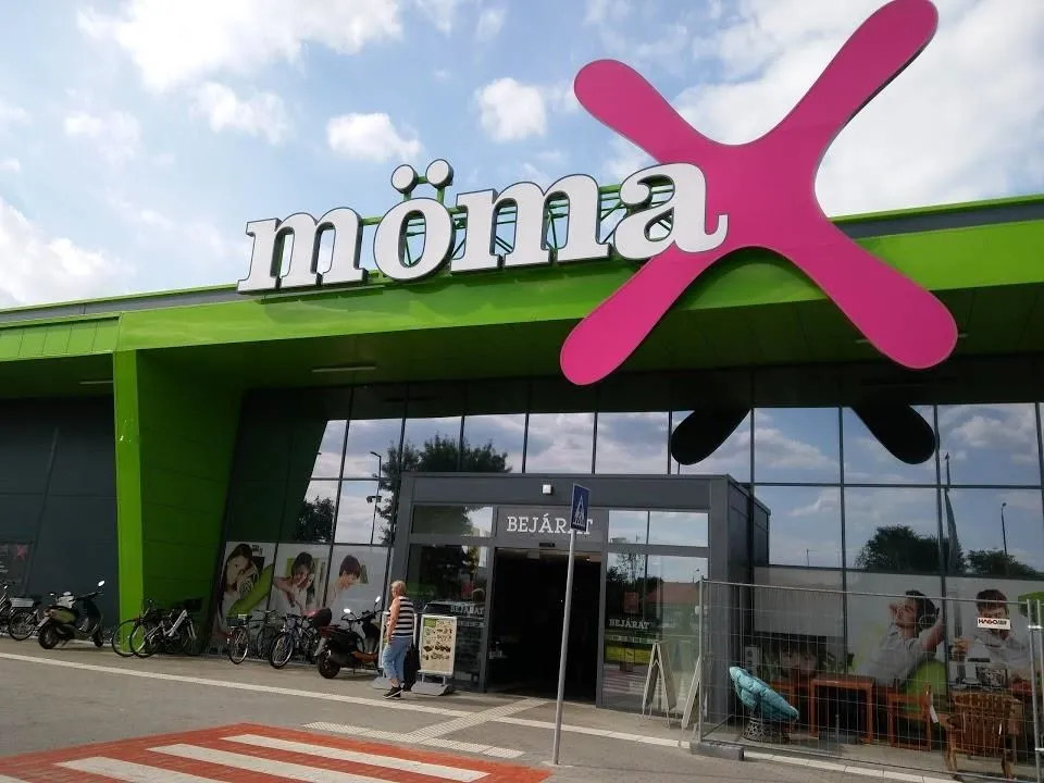 2 üzleti kép MÖMAX DEBRECEN